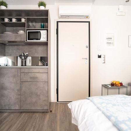 Appartamento A13 Pristine & Sunny 30M2 Flat Near Syntagma Sq Atene Esterno foto