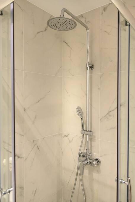 Appartamento A13 Pristine & Sunny 30M2 Flat Near Syntagma Sq Atene Esterno foto