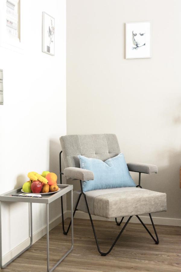 Appartamento A13 Pristine & Sunny 30M2 Flat Near Syntagma Sq Atene Esterno foto